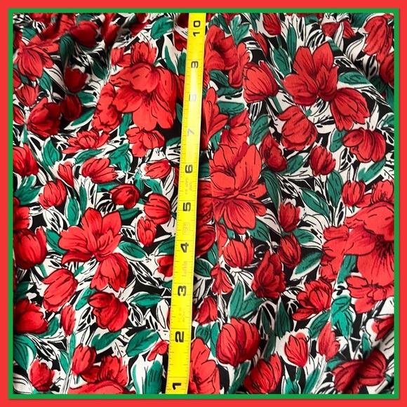 🎉EUC🎉Women’s Short Sleeve Pull Over Crop🎉 - Picture 3 of 5